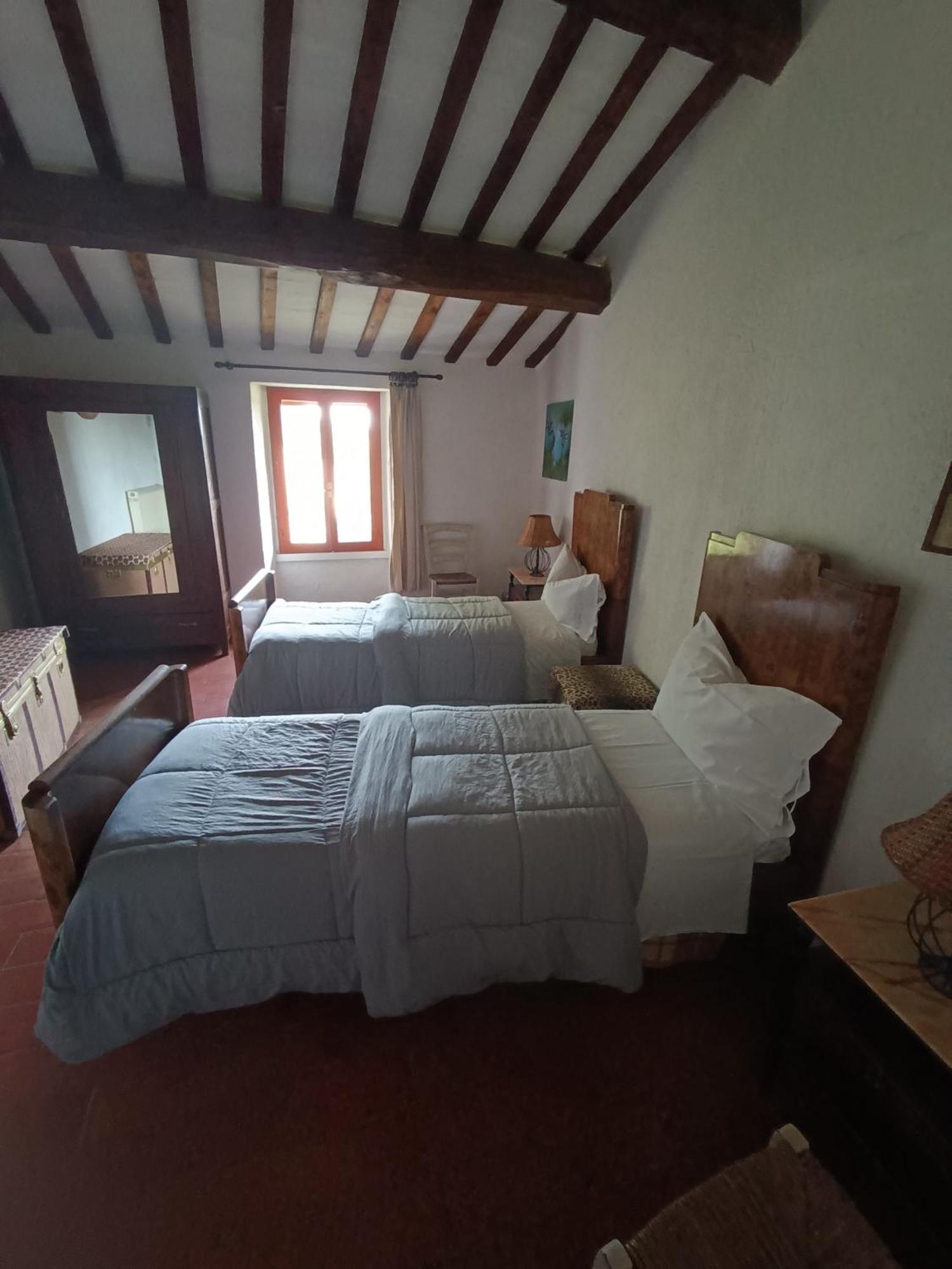 Pilgrim Rooms Gubbio Habitación foto